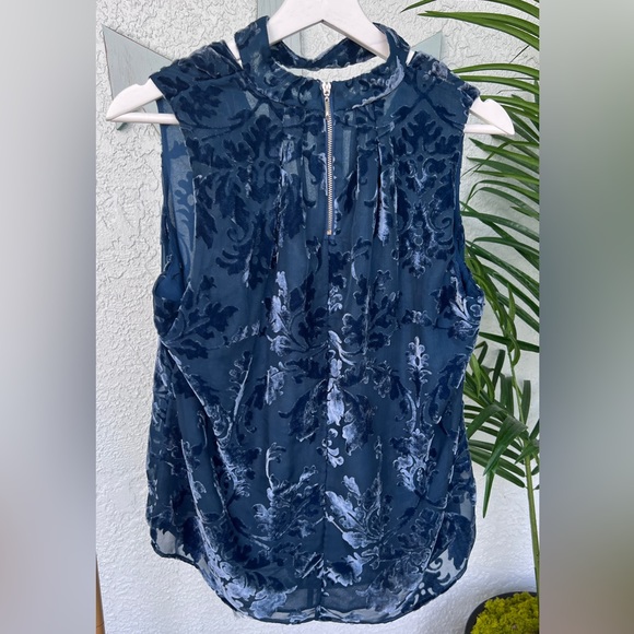 NWOT White House Black Market Salma Velvet Burnout Shell M Petite Size Sold Out - Picture 7 of 15